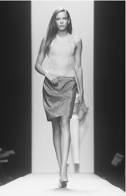 Linda Allard, designed for Ellen Tracy's spring 2000 collection. © Fashion Syndicate Press.